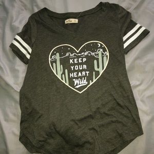 size xs hollister dark green t-shirt